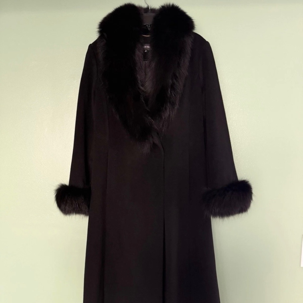 Vintage y2k elegant black long coat with fur trim